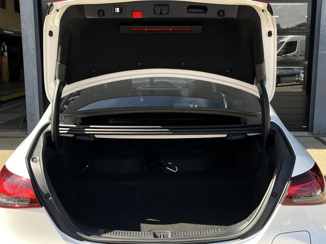 Mercedes-Benz E-KLASSE 300 e 4MATIC AMG Line