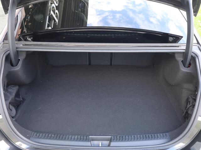 Mercedes-Benz E-KLASSE 300 e AMG Line