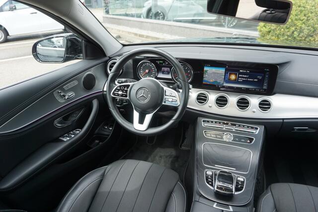 Mercedes-Benz E-estate 200 Premium Luxury l Panorama dak l Massage l Camera l Memorypakket l Stoelverwarming l Sfeerverlichting l Elek Trekhaak l l Elektrische achterklep l Led High Performance l Apple carplay l Dodehoekpakket I COMAND I DAB I Spiegelpakket I