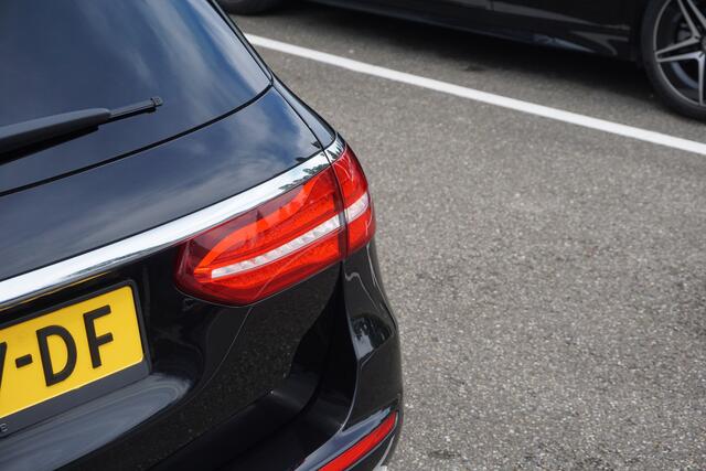 Mercedes-Benz E-estate 200 Premium Luxury l Panorama dak l Massage l Camera l Memorypakket l Stoelverwarming l Sfeerverlichting l Elek Trekhaak l l Elektrische achterklep l Led High Performance l Apple carplay l Dodehoekpakket I COMAND I DAB I Spiegelpakket I