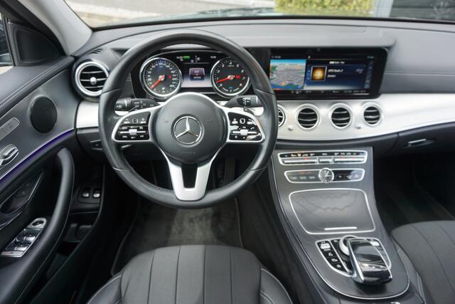 Mercedes-Benz E-estate 200 Premium Luxury l Panorama dak l Massage l Camera l Memorypakket l Stoelverwarming l Sfeerverlichting l Elek Trekhaak l l Elektrische achterklep l Led High Performance l Apple carplay l Dodehoekpakket I COMAND I DAB I Spiegelpakket I