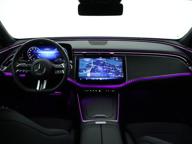 Mercedes-Benz E-estate 300 e AMG Plug-In Hybride | AMG Styling | Trekhaak | Digital light | Keyless go | Distronic | Keyless go | Memory Pakket voorsteoelen. Inclusief 24 maanden MB Certified garantie voor Europa.
