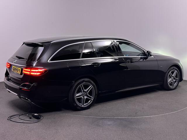 Mercedes-Benz E-estate 300 e AMG Plug In Hybrid PHEV | Schuifdak | Trekhaak af Fabriek | Widescreen Navi | Multibeam LED | Apple Carplay | Camera | Alcantara Sportstoelen Verwarmd |