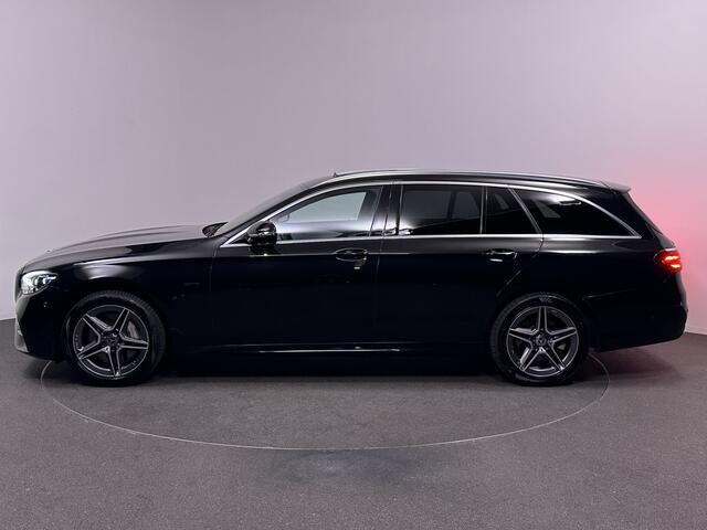 Mercedes-Benz E-estate 300 e AMG Plug In Hybrid PHEV | Schuifdak | Trekhaak af Fabriek | Widescreen Navi | Multibeam LED | Apple Carplay | Camera | Alcantara Sportstoelen Verwarmd |