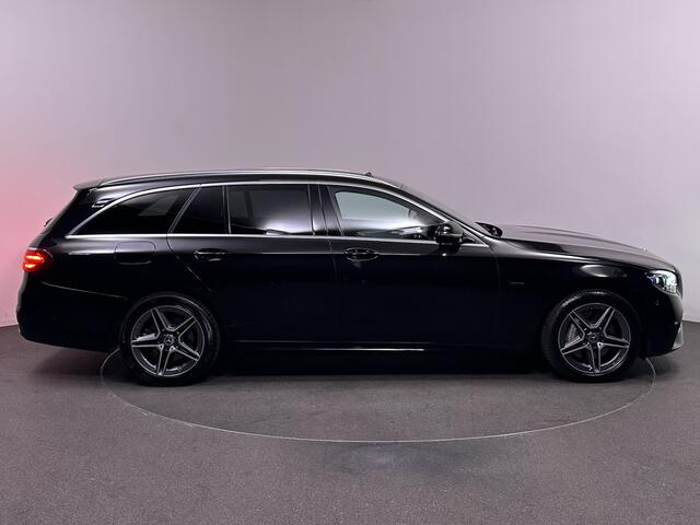 Mercedes-Benz E-estate 300 e AMG Plug In Hybrid PHEV | Schuifdak | Trekhaak af Fabriek | Widescreen Navi | Multibeam LED | Apple Carplay | Camera | Alcantara Sportstoelen Verwarmd |
