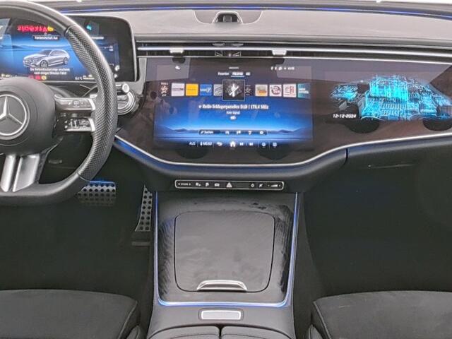 Mercedes-Benz E-estate 300 e AMG Plug-In Hybride | Trekhaak | MBUX Superscreen | AMG Styling | Night Pakket | Keyless-Go | Distronic | Selfie Camera | Inclusief 24 maanden MB Certified garantie voor Europa.