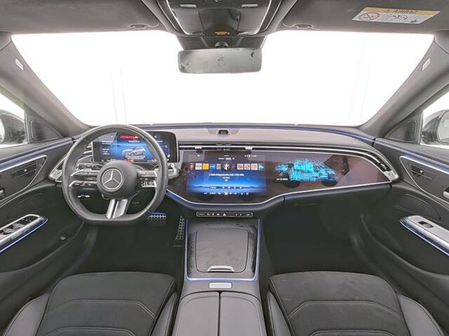Mercedes-Benz E-estate 300 e AMG Plug-In Hybride | Trekhaak | MBUX Superscreen | AMG Styling | Night Pakket | Keyless-Go | Distronic | Selfie Camera | Inclusief 24 maanden MB Certified garantie voor Europa.