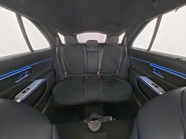 Mercedes-Benz E-estate 300 e AMG Plug-In Hybride | Trekhaak | MBUX Superscreen | AMG Styling | Night Pakket | Keyless-Go | Distronic | Selfie Camera | Inclusief 24 maanden MB Certified garantie voor Europa.