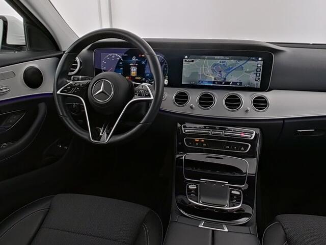 Mercedes-Benz E-estate 300 e Plug-In Hybride | Panorama Schuif-Kanteldak | Dodehoek Assist | 360° camera | Memory voorstoelen | Sfeerverlichting. Inclusief 24 maanden MB Certified garantie voor Europa.