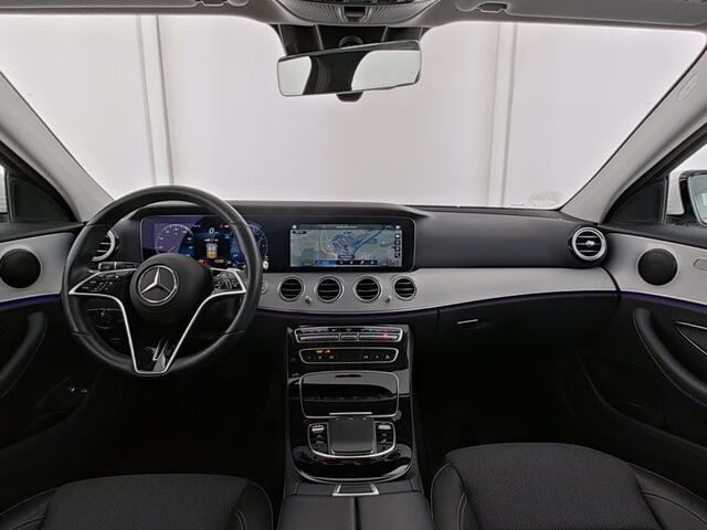 Mercedes-Benz E-estate 300 e Plug-In Hybride | Panorama Schuif-Kanteldak | Dodehoek Assist | 360° camera | Memory voorstoelen | Sfeerverlichting. Inclusief 24 maanden MB Certified garantie voor Europa.
