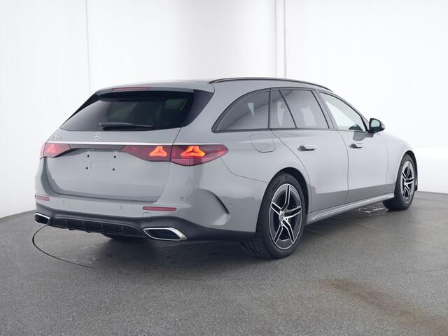 Mercedes-Benz E-estate 300 e AMG Plug-In Hybride AMG Line Advanced | Rijassistentiepakket plus | MBUX Superscreen | Trekhaak | Night Pakket Inclusief 24 maanden MB Certified garantie voor Europa.