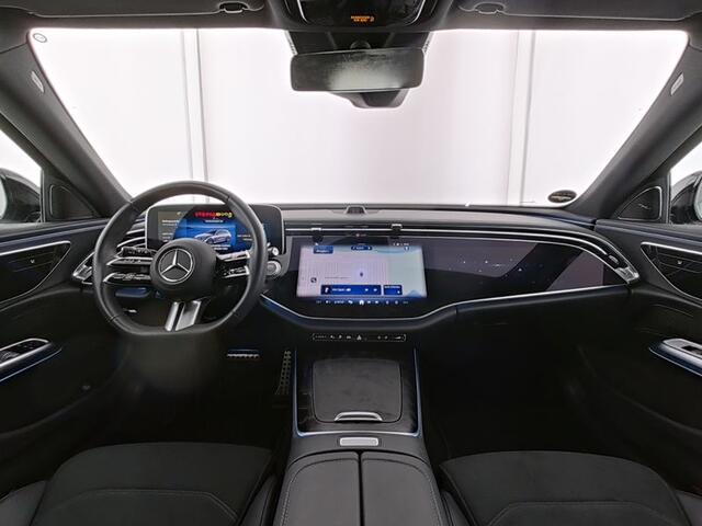 Mercedes-Benz E-estate 300 e AMG Plug-In Hybride AMG Line | Night Pakker | MBUX Superscreen | Panorama Schuif-Kanteldak | Verlichte Grill. Inclusief 48 maanden MB Certified garantie voor Europa.