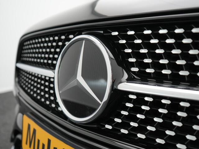 Mercedes-Benz E-estate 300 e AMG Plug In Hybrid PHEV | Trekhaak af Fabriek | Adaptive Cruise | Widescreen Navi | Apple Carplay | Camera | Lederen Sportstoelen Verwarmd