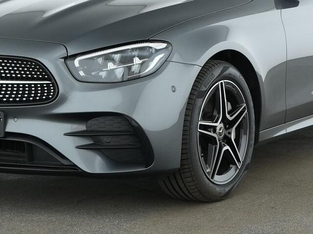 Mercedes-Benz E-estate 300 e AMG Plug-In Hybride | AMG Line | Night Pakket | Schuif-Kanteldak | Rij-assistentiepakket Plus | Spiegel Pakket | Inclusief 24 maanden MB Certified garantie voor Europa.
