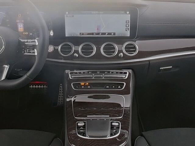 Mercedes-Benz E-estate 300 e AMG Plug-In Hybride | AMG Line | Night Pakket | Schuif-Kanteldak | Rij-assistentiepakket Plus | Spiegel Pakket | Inclusief 24 maanden MB Certified garantie voor Europa.