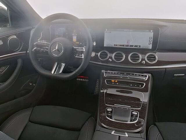Mercedes-Benz E-estate 300 e AMG Plug-In Hybride | AMG Line | Night Pakket | Schuif-Kanteldak | Rij-assistentiepakket Plus | Spiegel Pakket | Inclusief 24 maanden MB Certified garantie voor Europa.