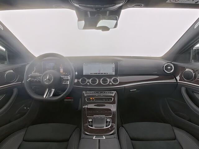 Mercedes-Benz E-estate 300 e AMG Plug-In Hybride | AMG Line | Night Pakket | Schuif-Kanteldak | Rij-assistentiepakket Plus | Spiegel Pakket | Inclusief 24 maanden MB Certified garantie voor Europa.