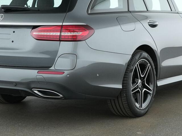 Mercedes-Benz E-estate 300 e AMG Plug-In Hybride | AMG Line | Night Pakket | Schuif-Kanteldak | Rij-assistentiepakket Plus | Spiegel Pakket | Inclusief 24 maanden MB Certified garantie voor Europa.