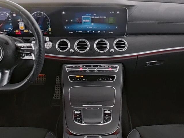 Mercedes-Benz E-estate 300 e AMG Plug-In Hybride AMG Line | Night Pakket | Trekhaak | Schuif-Kanteldak | Memory voorstoelen | Sfeerverlichting. Inclusief 24 maanden MB Certified garantie voor Europa.