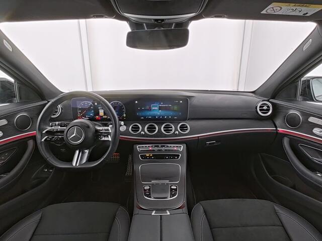 Mercedes-Benz E-estate 300 e AMG Plug-In Hybride AMG Line | Night Pakket | Trekhaak | Schuif-Kanteldak | Memory voorstoelen | Sfeerverlichting. Inclusief 24 maanden MB Certified garantie voor Europa.