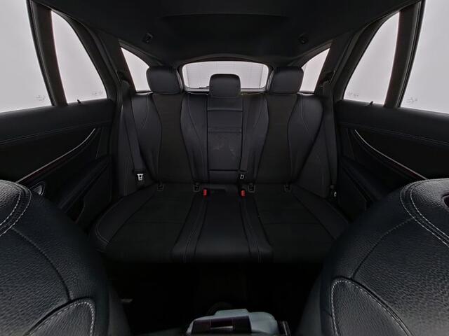 Mercedes-Benz E-estate 300 e AMG Plug-In Hybride AMG Line | Night Pakket | Trekhaak | Schuif-Kanteldak | Memory voorstoelen | Sfeerverlichting. Inclusief 24 maanden MB Certified garantie voor Europa.