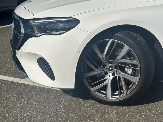 Mercedes-Benz E-estate 300 e Avantgarde Advanced Plus l Niveauregeling l MBUX l Panoramadak l DIGITAL LIGHT l Parkeerpakket met 360 gr Camera l Distronic l Burmester l Keyless Go l Winterpakket l Apple & Android auto l Memory pakket l Stoelverwarming l
