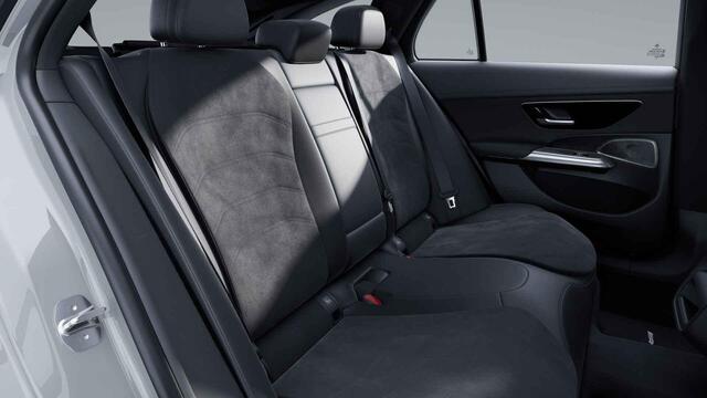 Mercedes-Benz E-estate 300 e AMG Line | Superscreen | 20 inch | Panoramadak | Trekhaak |