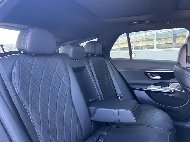 Mercedes-Benz E-estate 300 e Sport Edition | AMG Line | Premium Pakket | Night Pakket | Winter Pakket | Rijassistentiepakket Plus | Panoramadak | AIRMATIC Luchtvering | Trekhaak | Burmester 4D Surround | 360° Camera | Apple CarPlay | Android Auto | Stuurverwarming