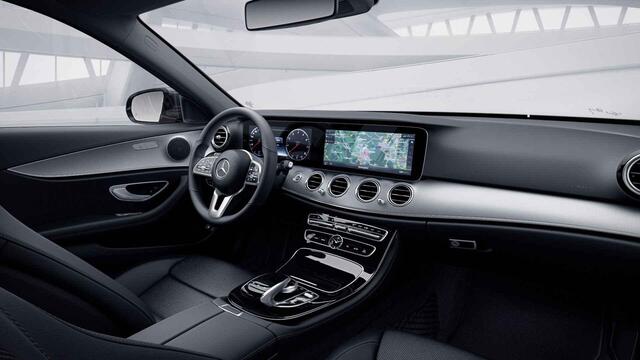Mercedes-Benz E-estate 200 Premium | Trekhaak | Stoelverwarming | Getint glas | AMG velgen |