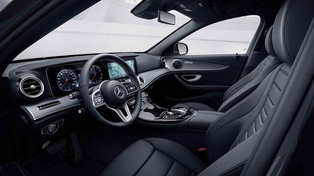 Mercedes-Benz E-estate 200 Premium | Trekhaak | Stoelverwarming | Getint glas | AMG velgen |
