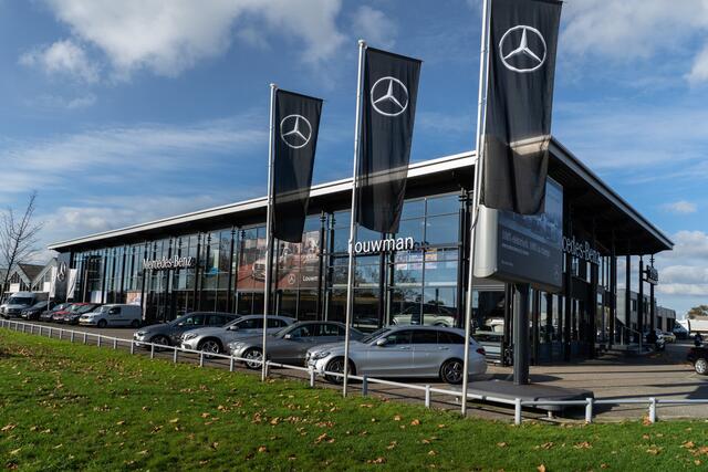 Mercedes-Benz E-estate 300 e AMG Plug-In Hybride | AMG Line | Night Pakket | MBUX Superscreen | Burmester® 4D-Surround-Soundsystem | Trekhaak | Inclusief 24 maanden MB Certified garantie voor Europa.