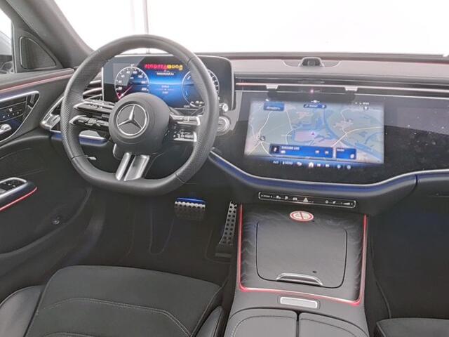 Mercedes-Benz E-estate 300 e AMG Plug-In Hybride AMG Line | Panorama Schuif-Kanteldak | MBUX Superscreen | 20 Inch AMG Velgen | Trekhaak | Distronic | Verlichte Grill. Inclusief 24 maanden MB Certified garantie voor Europa.