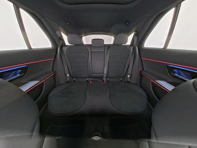 Mercedes-Benz E-estate 300 e AMG Plug-In Hybride AMG Line | Panorama Schuif-Kanteldak | MBUX Superscreen | 20 Inch AMG Velgen | Trekhaak | Distronic | Verlichte Grill. Inclusief 24 maanden MB Certified garantie voor Europa.