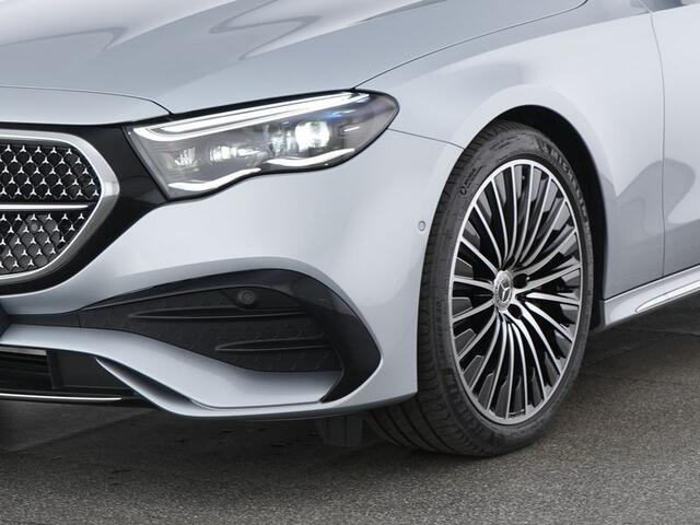 Mercedes-Benz E-estate 300 e AMG Plug-In Hybride AMG Line | Panorama Schuif-Kanteldak | MBUX Superscreen | 20 Inch AMG Velgen | Trekhaak | Distronic | Verlichte Grill. Inclusief 24 maanden MB Certified garantie voor Europa.