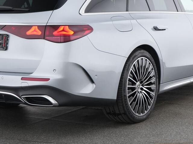 Mercedes-Benz E-estate 300 e AMG Plug-In Hybride AMG Line | Panorama Schuif-Kanteldak | MBUX Superscreen | 20 Inch AMG Velgen | Trekhaak | Distronic | Verlichte Grill. Inclusief 24 maanden MB Certified garantie voor Europa.