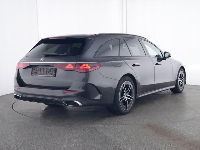 Mercedes-Benz E-estate 300 e AMG Plug-In Hybride | AMG Line Advanced Plus | Night Pakket | Panorama Schuif-Kanteldak | Head-up-Display | Memory Voorstoelen. Inclusief 24 maanden Mercedes-Benz Certified garantie voor Europa.