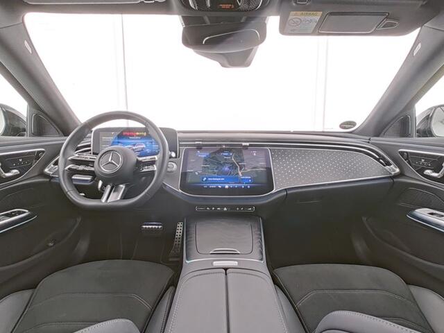 Mercedes-Benz E-estate 300 e AMG Plug-In Hybride | AMG Line Advanced Plus | Night Pakket | Panorama Schuif-Kanteldak | Head-up-Display | Memory Voorstoelen. Inclusief 24 maanden Mercedes-Benz Certified garantie voor Europa.
