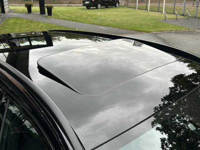 Mercedes-Benz E-estate 300e AMG // Trekhaak 2100kg // 360 Camera // Schuifdak // Night pakket // Elek. Achterklep // Carplay