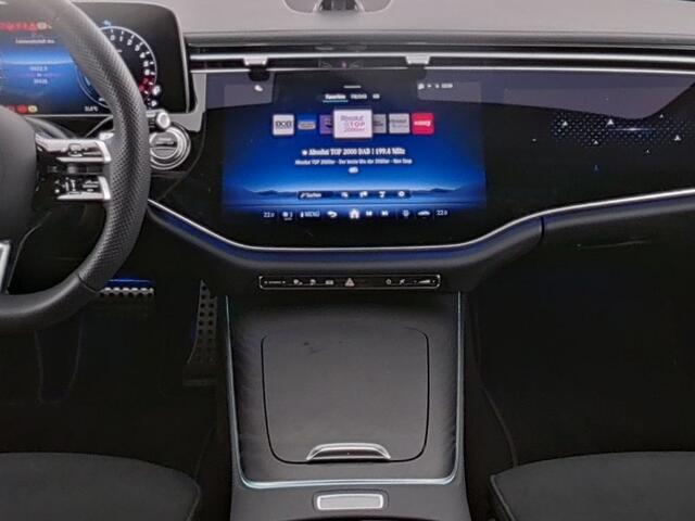 Mercedes-Benz E-estate 300 e AMG Plug-In Hybride AMG Line | Night Pakket | Panorama Schuif-Kanteldak | MBUX Superscreen | Trekhaak | 20 Inch AMG Velgen. Inclusief 24 maanden MB Certified garantie voor Europa.