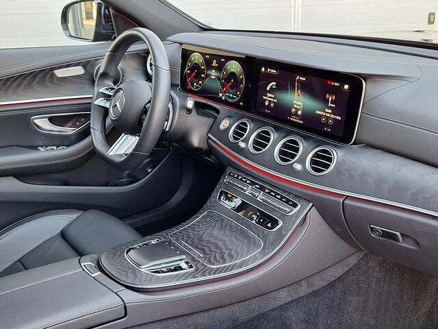 Mercedes-Benz E-estate 200 | Panoramadak | 360° Camera | AMG | Trekhaak | Night pakket | Stoelverwarming | Elektrische achterklep