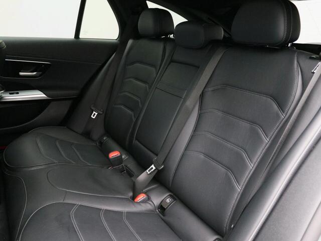 Mercedes-Benz E-estate 300 e AMG Plug-In Hybride AMG Line | Schuif-Kanteldak | Trekhaak | Memory Voorstoelen. Inclusief 24 maanden MB Certified garantie voor Europa.