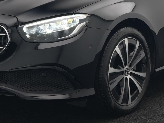 Mercedes-Benz E-estate 300 e Avantgarde Plug In Hybrid 320pk Dealer O.H PHEV | Widescreen | Sfeerverlichting | Lederen Sportstoelen Verwarmd | Apple Carplay | Camera | Cruise Control | Navigatie | DAB |