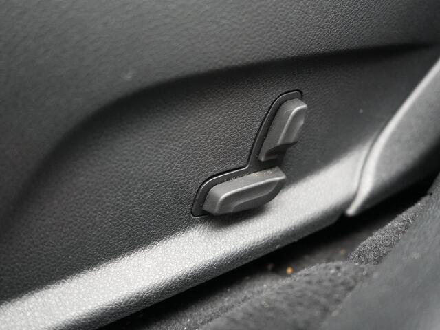 Mercedes-Benz E-estate 300 e Avantgarde Plug In Hybrid 320pk Dealer O.H PHEV | Widescreen | Sfeerverlichting | Lederen Sportstoelen Verwarmd | Apple Carplay | Camera | Cruise Control | Navigatie | DAB |