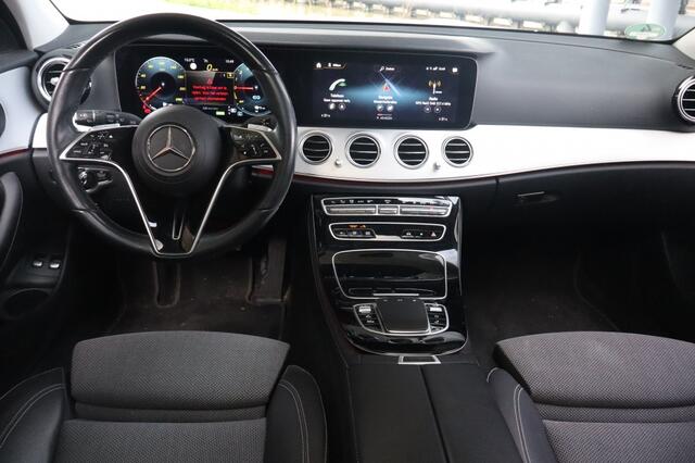 Mercedes-Benz E-estate 300 AMG | Plug in Hybride | Stoelverwarming | Trekhaak | Panoram