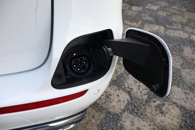 Mercedes-Benz E-estate 300 AMG | Plug in Hybride | Stoelverwarming | Trekhaak | Panoram