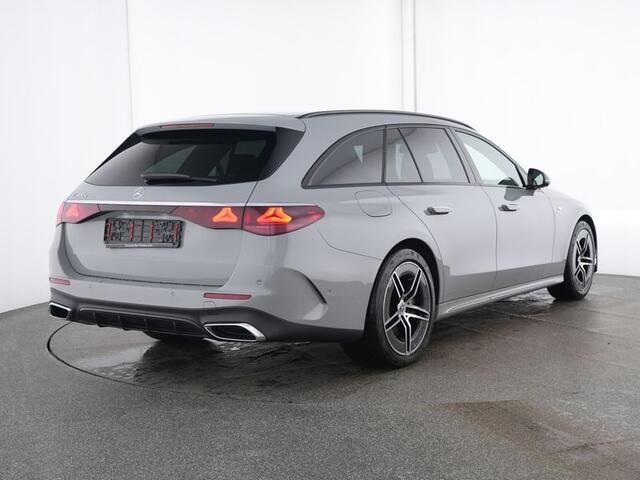 Mercedes-Benz E-estate 300 e AMG Plug-In Hybride AMG Line | Night Pakket | MBUX Superscreen | Panorama Schuif-Kanteldak | Head-up-Display | Trekhaak | Distronic. Inclusief 24 maanden MB Certified garantie voor Europa.