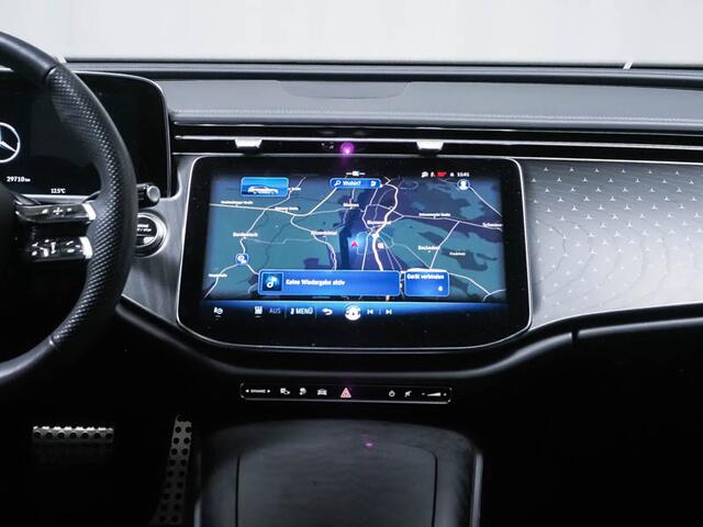 Mercedes-Benz E-estate 300 e AMG Plug-In Hybride AMG Line | Night Pakket | Panorama Schuif-Kanteldak | 20 Inch AMG Velgen | Distronic | Rijassistentiepakket plus. Inclusief 24 maanden MB Certified garantie voor Europa.