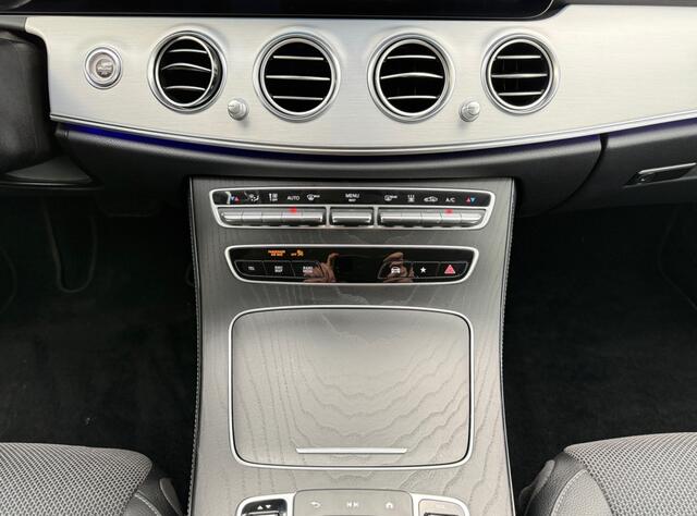 Mercedes-Benz E-estate 300 e AMG I Trekhaak I Widescreen I Half-Leder | Adaptive cruise control | Elektrisch uitklapbare trekhaak | Elektrisch verstelbare stoelen met geheugen