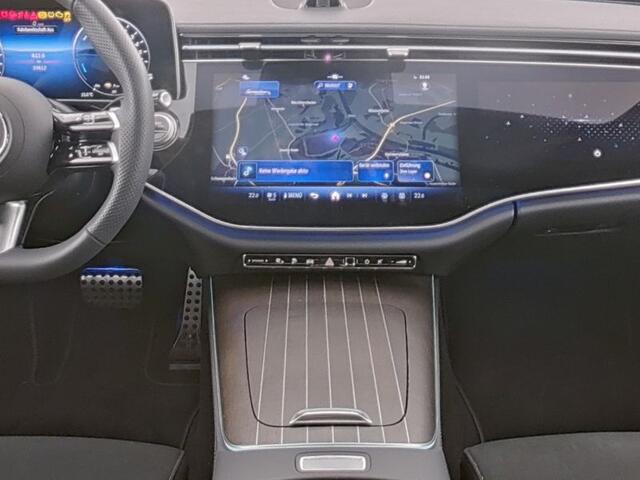 Mercedes-Benz E-estate 300 e AMG Plug-In Hybride AMG | Night Pakket | Panorama Schuif-Kanteldak | MBUX Superscreen | Trekhaak | Stuur en Stoelverwarming. Inclusief 24 maanden Mercedes-Benz Certified garantie voor Europa.
