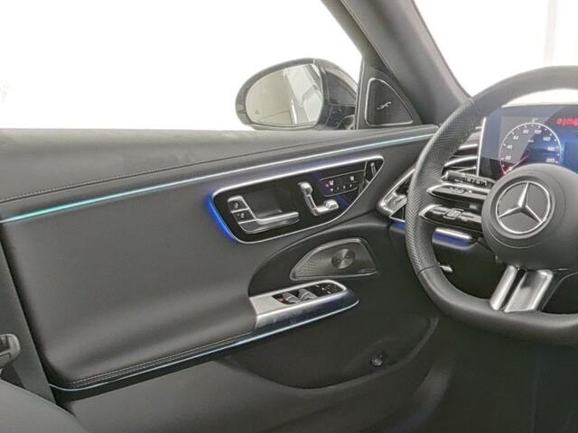 Mercedes-Benz E-estate 300 e AMG Plug-In Hybride AMG | Night Pakket | Luchtvering | Lederen beklediing | MBUX Superscreen | Trekhaak | Head-up-Display | 20 Inch AMG velgen. Inclusief 24 maanden Mercedes-Benz Certified garantie voor Europa.